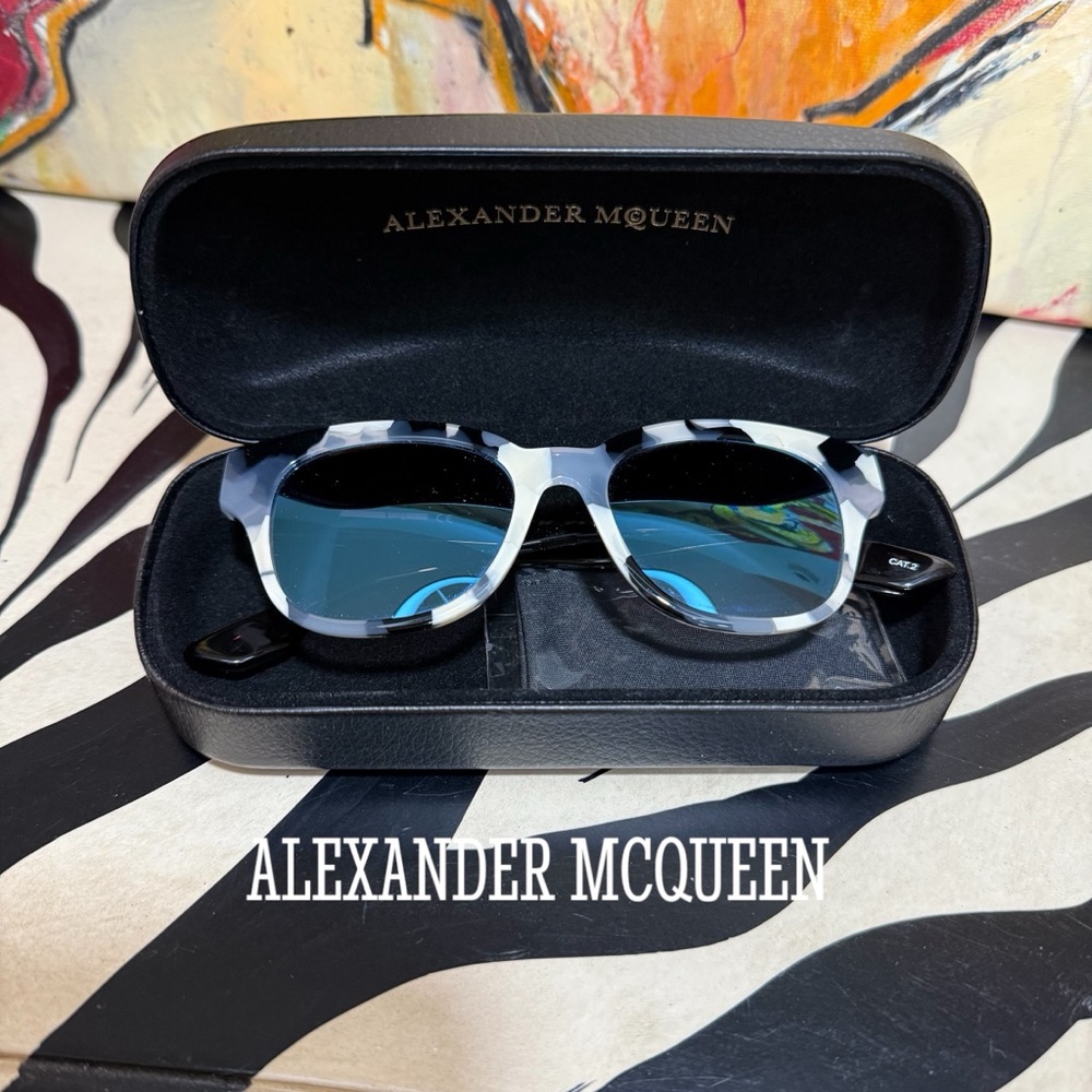 Alexander McQueen Wayfarer Gradient Abstract Camo Sunglasses EUC